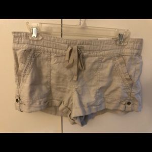 SO WOMEN/JUNIOR BEIGE SHORTS MEDIUM NWT